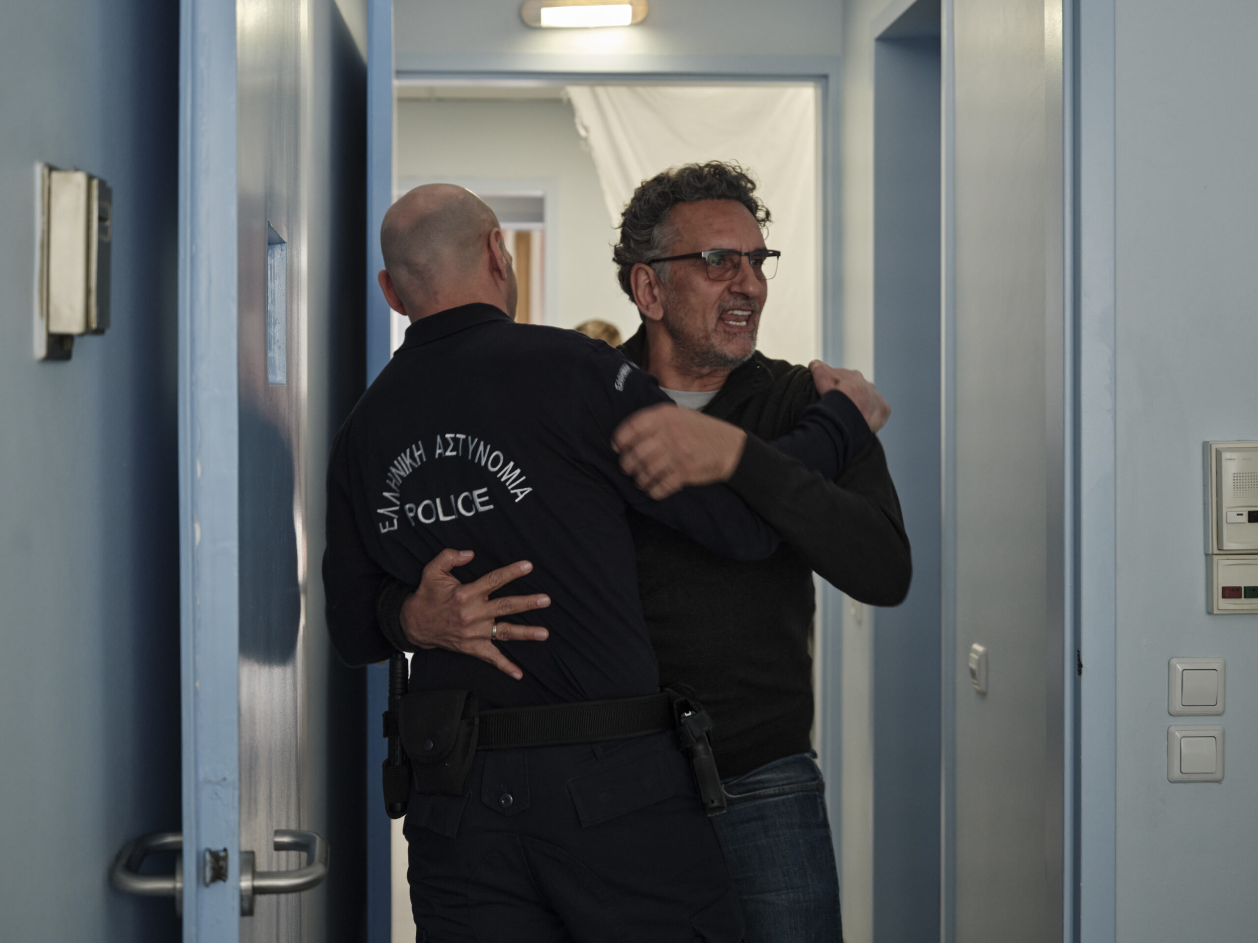 Σύγκρουση: Backstage φωτογραφίες από τη νέα σειρά Μελίνας Τσαμπάνη και Πέτρου Καλκόβαλη που θα δούμε στο Mega