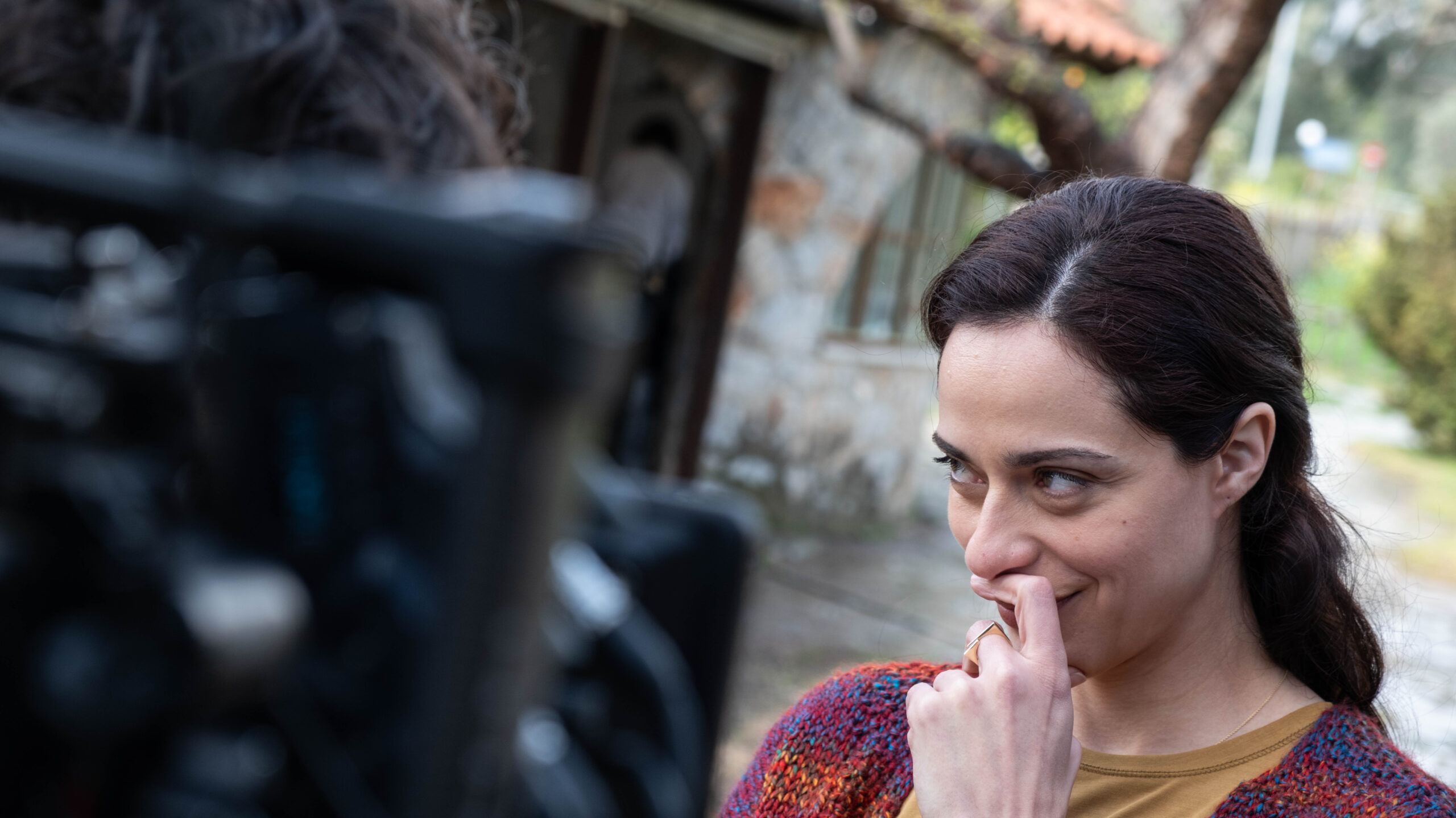 Σύγκρουση: Backstage φωτογραφίες από τη νέα σειρά Μελίνας Τσαμπάνη και Πέτρου Καλκόβαλη που θα δούμε στο Mega