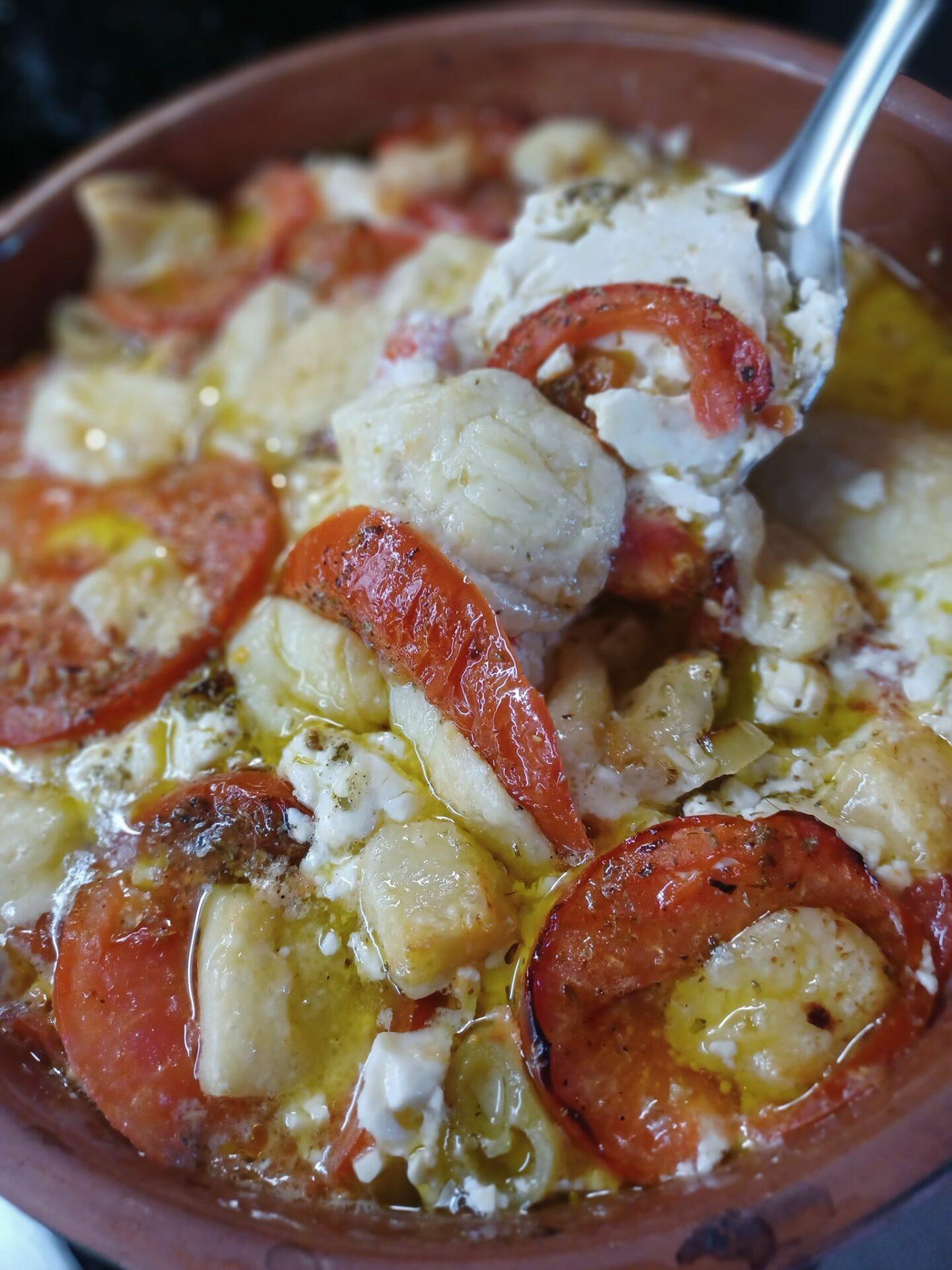 Συνοδευτικά για το Πασχαλινό τραπέζι- 35 συνταγές από πατάτες, σαλάτες και σουφλέ μέχρι ντολμαδάκια