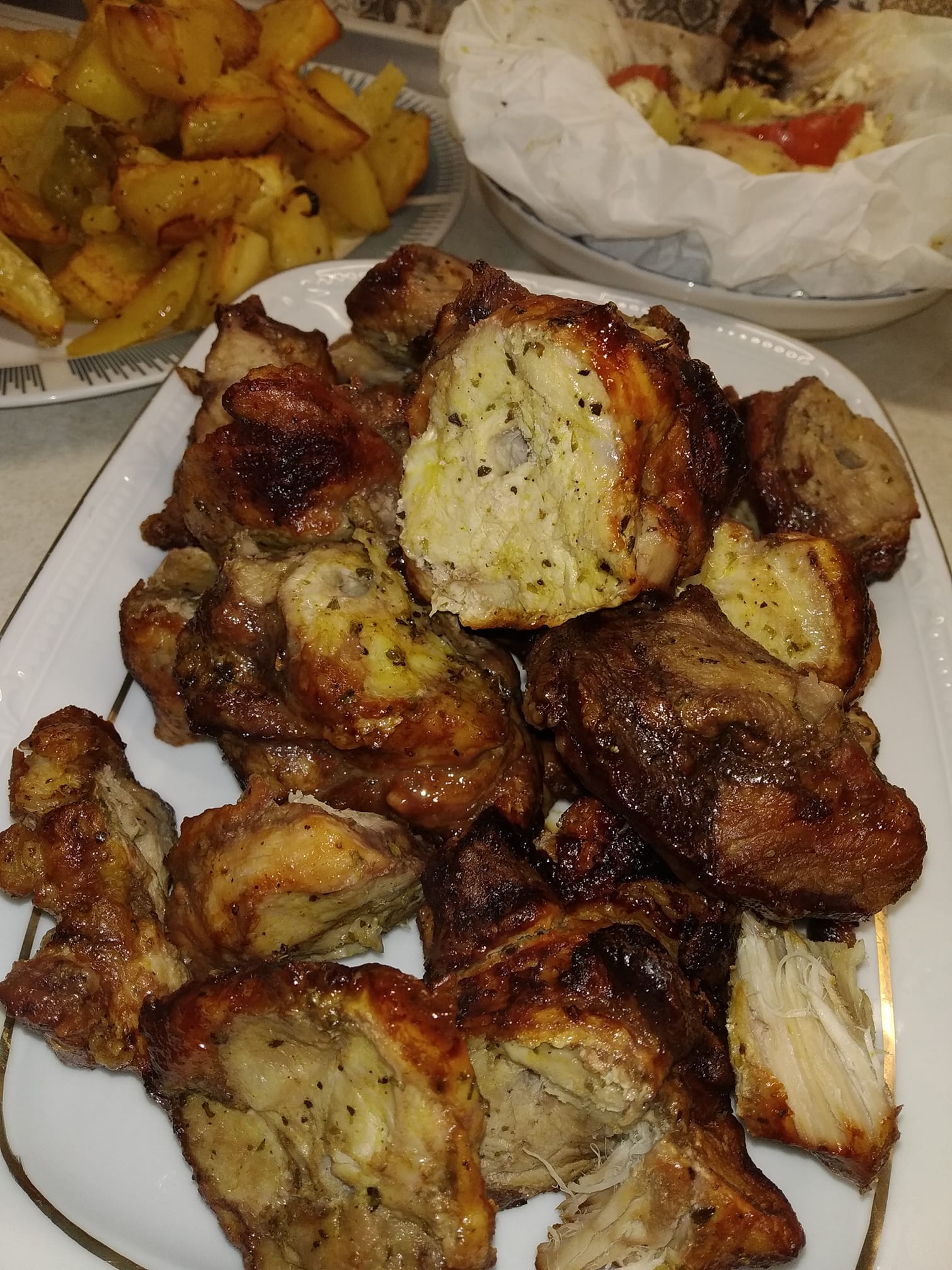 Συνοδευτικά για το Πασχαλινό τραπέζι: 35 συνταγές από πατάτες, σαλάτες και σουφλέ μέχρι ντολμαδάκια