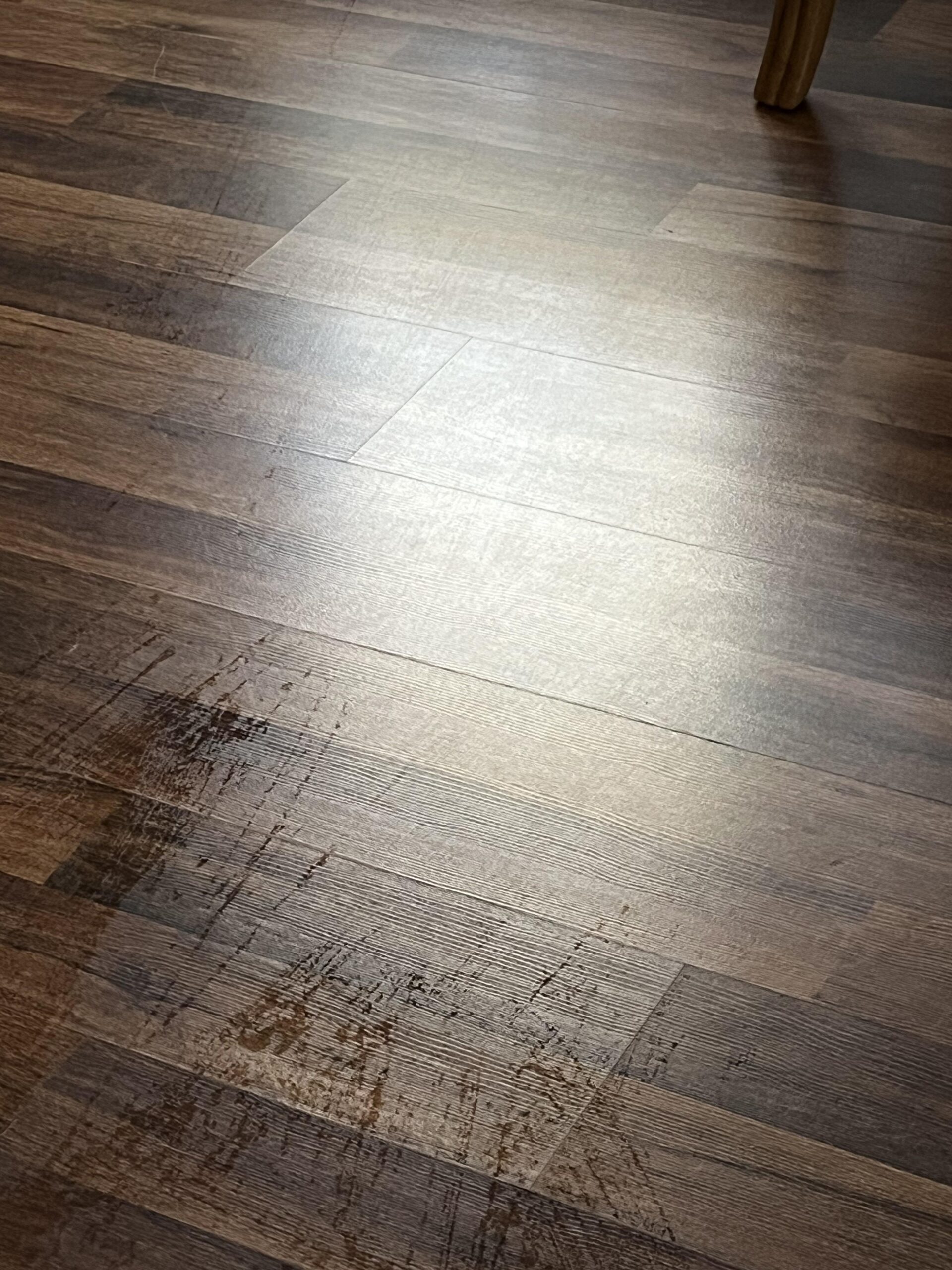 Τα μυστικό μου για να μην αφήνει η σφουγγαρίστρα στο πάτωμα στίγματα