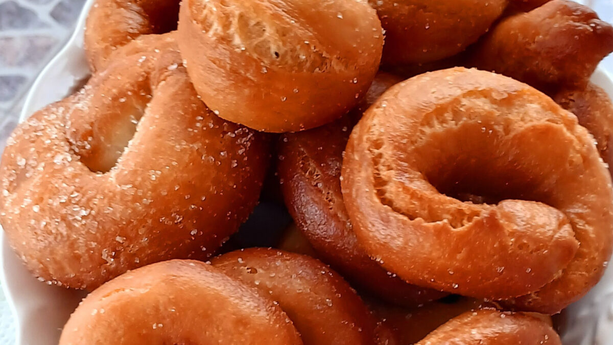 Τα παραδοσιακά κουλουράκια της γιαγιάς στο τηγάνι