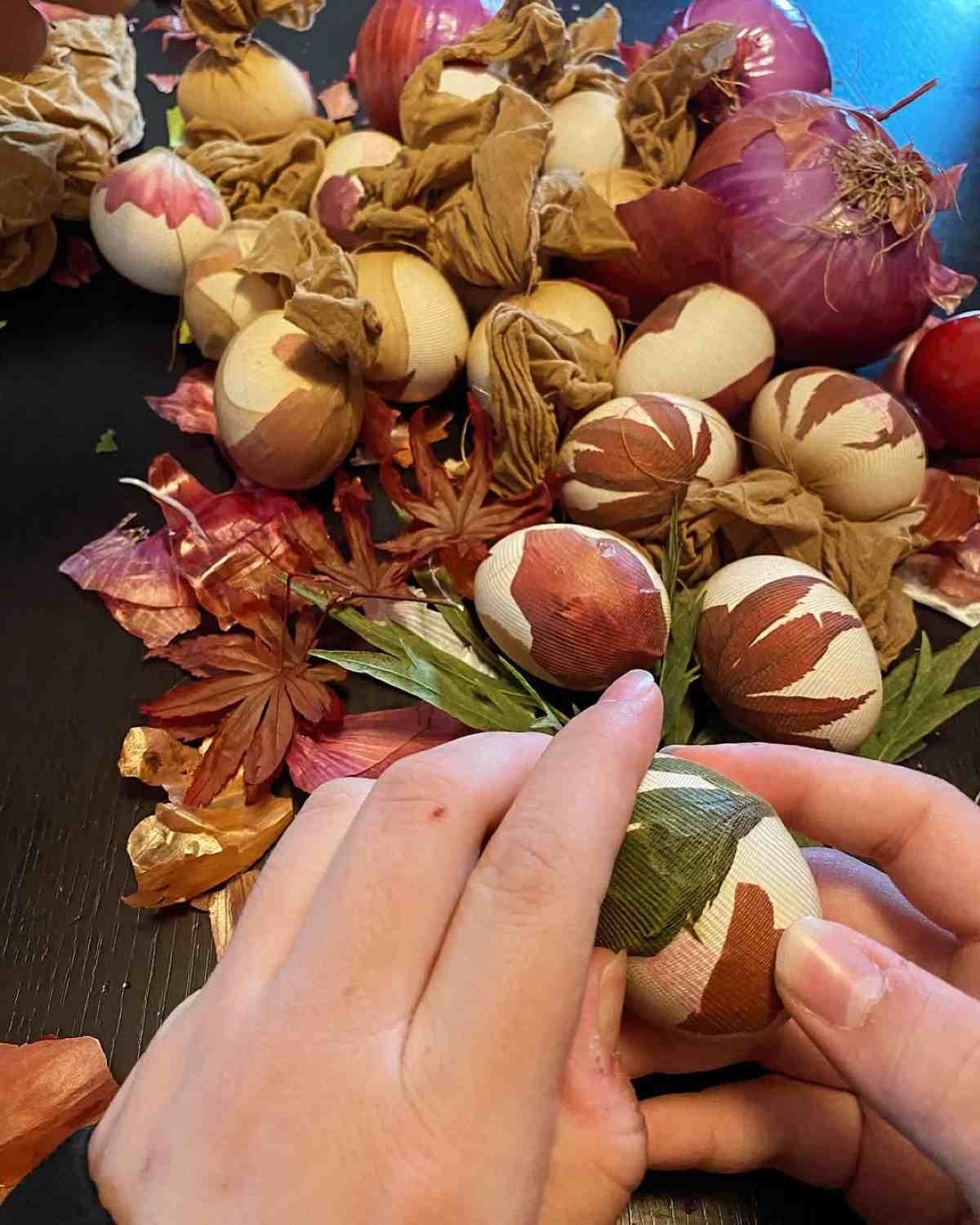 Τα Πασχαλινά αυγά της Κατερίνας Καραβάτου είναι σκέτα στολίδια: Οι τεχνικές που χρησιμοποίησε