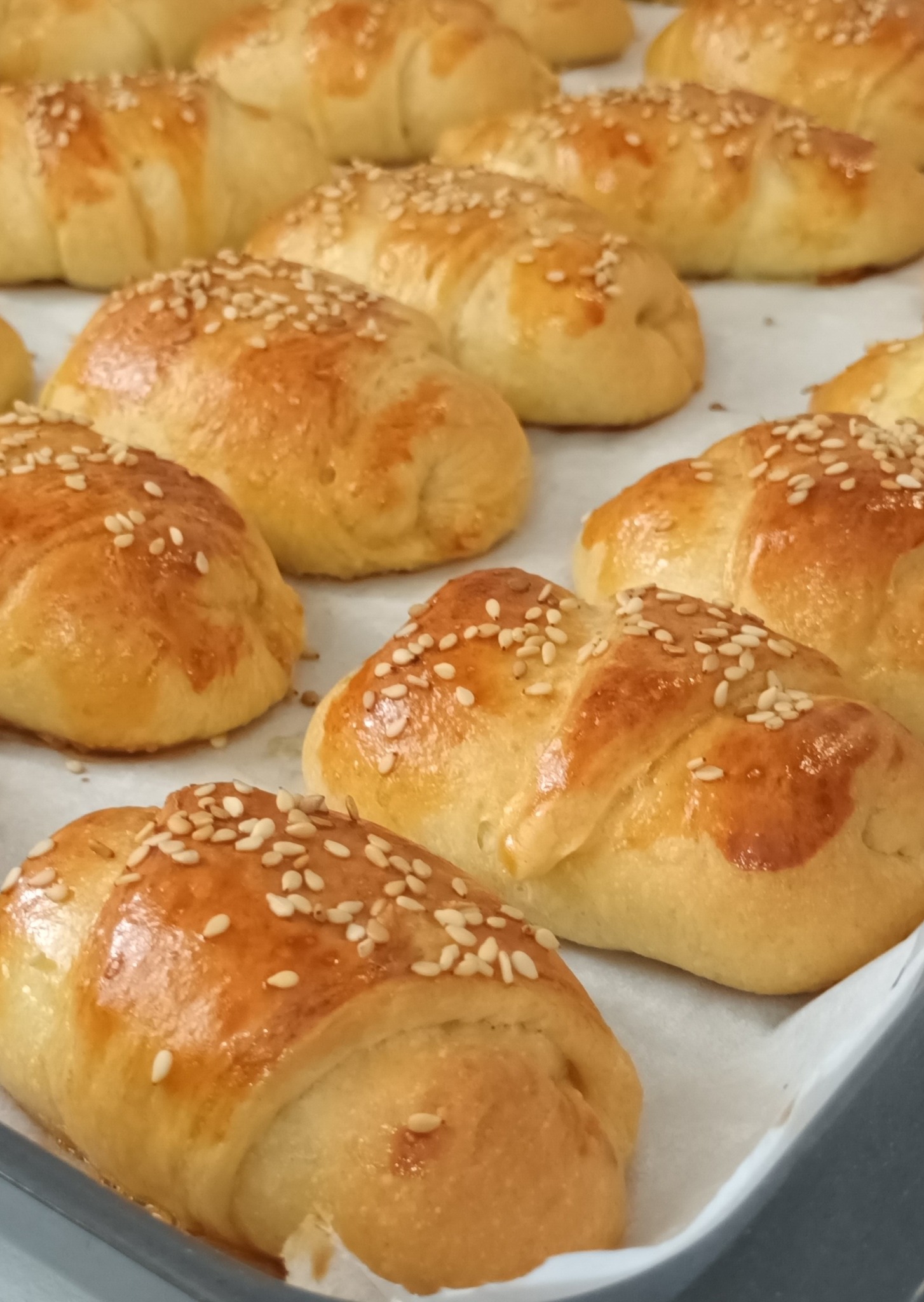 Τα πιο αφράτα και πετυχημένα τυροπιτάκια με φέτα ανθότυρο και γραβιέρα