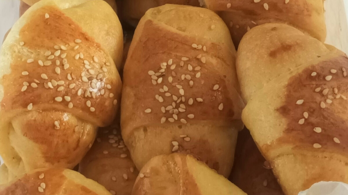 Τα πιο αφράτα και πετυχημένα τυροπιτάκια με φέτα ανθότυρο και γραβιέρα