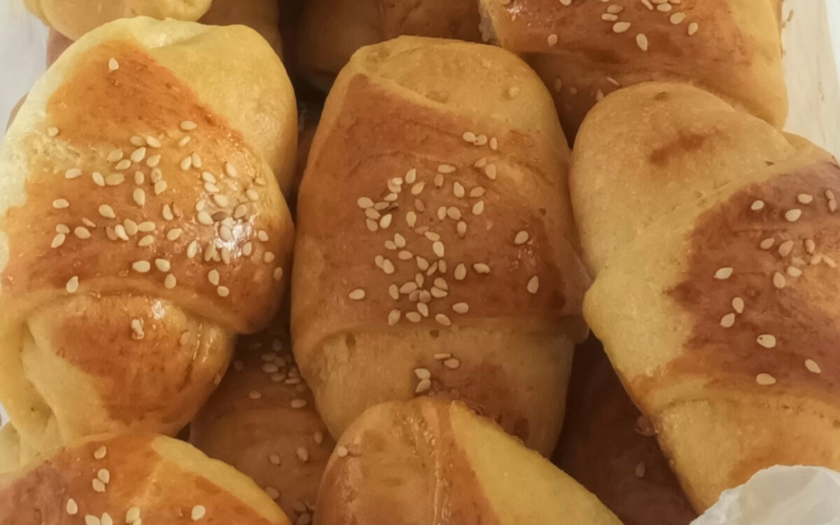 Τα πιο αφράτα και πετυχημένα τυροπιτάκια με φέτα ανθότυρο και γραβιέρα