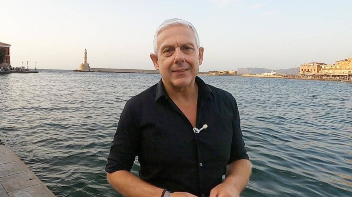 Τάσος Δούσης: «Πώς ήρθες έτσι στον επιτάφιο μωρή μαλ…»- Η σκηνή bullying που τον εξόργισε