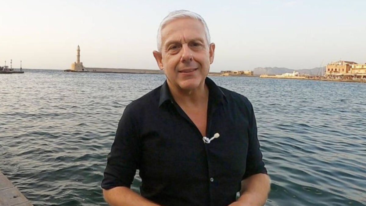 Τάσος Δούσης: «Πώς ήρθες έτσι στον επιτάφιο μωρή μαλ…»- Η σκηνή bullying που τον εξόργισε