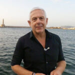 Τάσος Δούσης: «Πώς ήρθες έτσι στον επιτάφιο μωρή μαλ…»- Η σκηνή bullying που τον εξόργισε