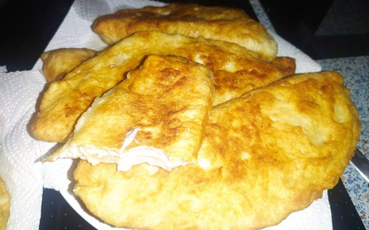 Τηγανοκουλούρες με φέτα και ζαμπόν για κολατσιό