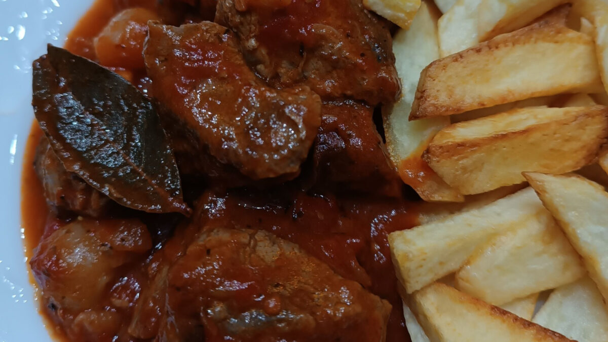 Το μερακλήδικο μεσημεριανό της Κυριακής: Τας κεμπάπ με τηγανιτές πατάτες