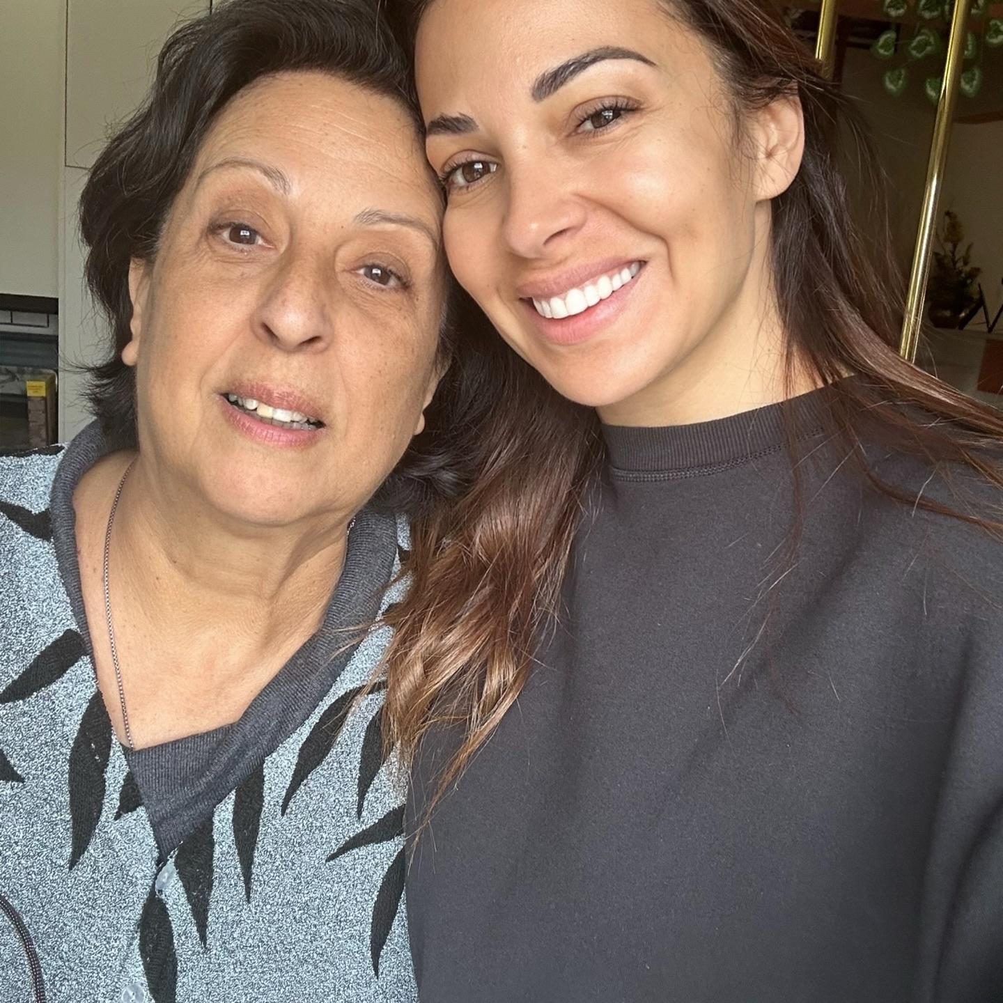 Το παραδοσιακό Πάσχα της Ελένης Χατζίδου και του Ετεοκλή Παύλου και η δημόσια εξομολόγηση