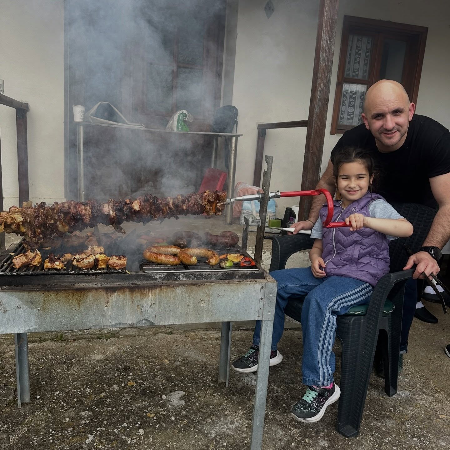 Το παραδοσιακό Πάσχα της Ελένης Χατζίδου και του Ετεοκλή Παύλου και η δημόσια εξομολόγηση