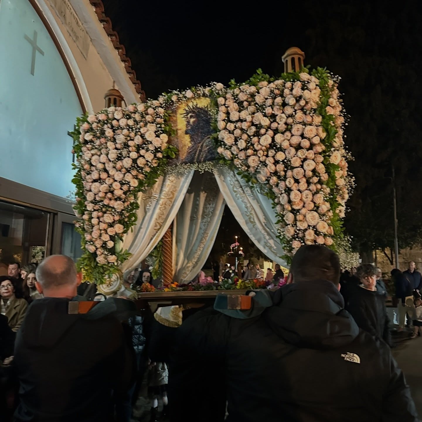 Το παραδοσιακό Πάσχα της Ελένης Χατζίδου και του Ετεοκλή Παύλου και η δημόσια εξομολόγηση