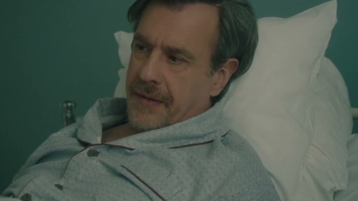 Το Σπίτι δίπλα στο Ποτάμι: Καταλήγει μέσα στα αίματα σε χαντάκι