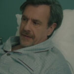 Το Σπίτι δίπλα στο Ποτάμι: Καταλήγει μέσα στα αίματα σε χαντάκι