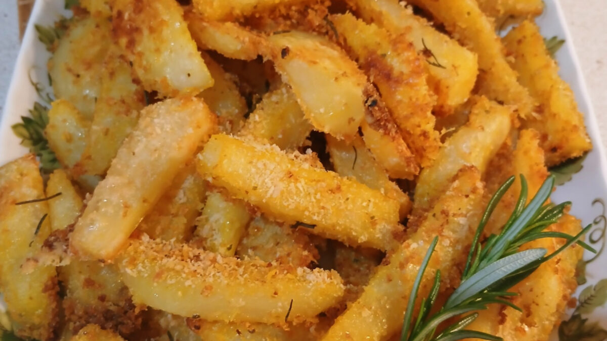 Τραγανές πατάτες φούρνου σα τηγανιτές με το μυστικό συστατικό που τις κάνει crispy