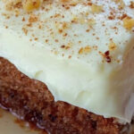 Ζουμερή πουτίγκα με βελούδινη κρέμα για τη Κυριακή του Πάσχα