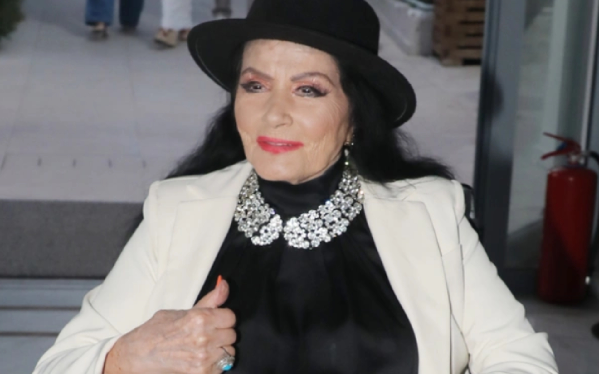 Ζωζώ Σαπουντζάκη: Η δραματική εξέλιξη στην υγεία της που δεν της επιτρέπει να μάθει για τον θάνατο του συντρόφου της