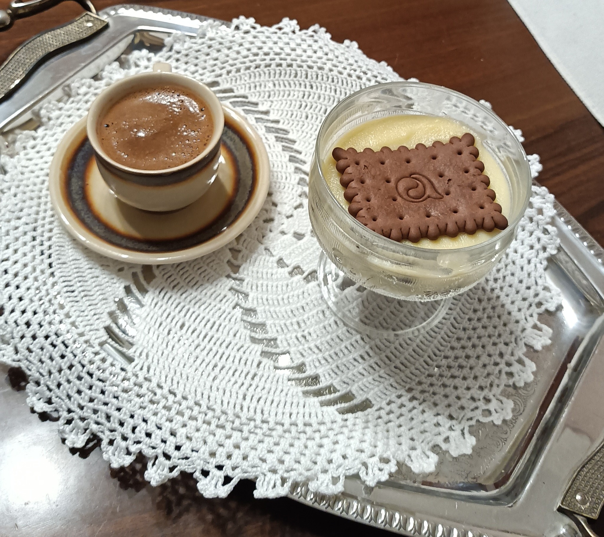 Ατομικά μπισκοτόγλυκα με σιμιγδαλόκρεμα