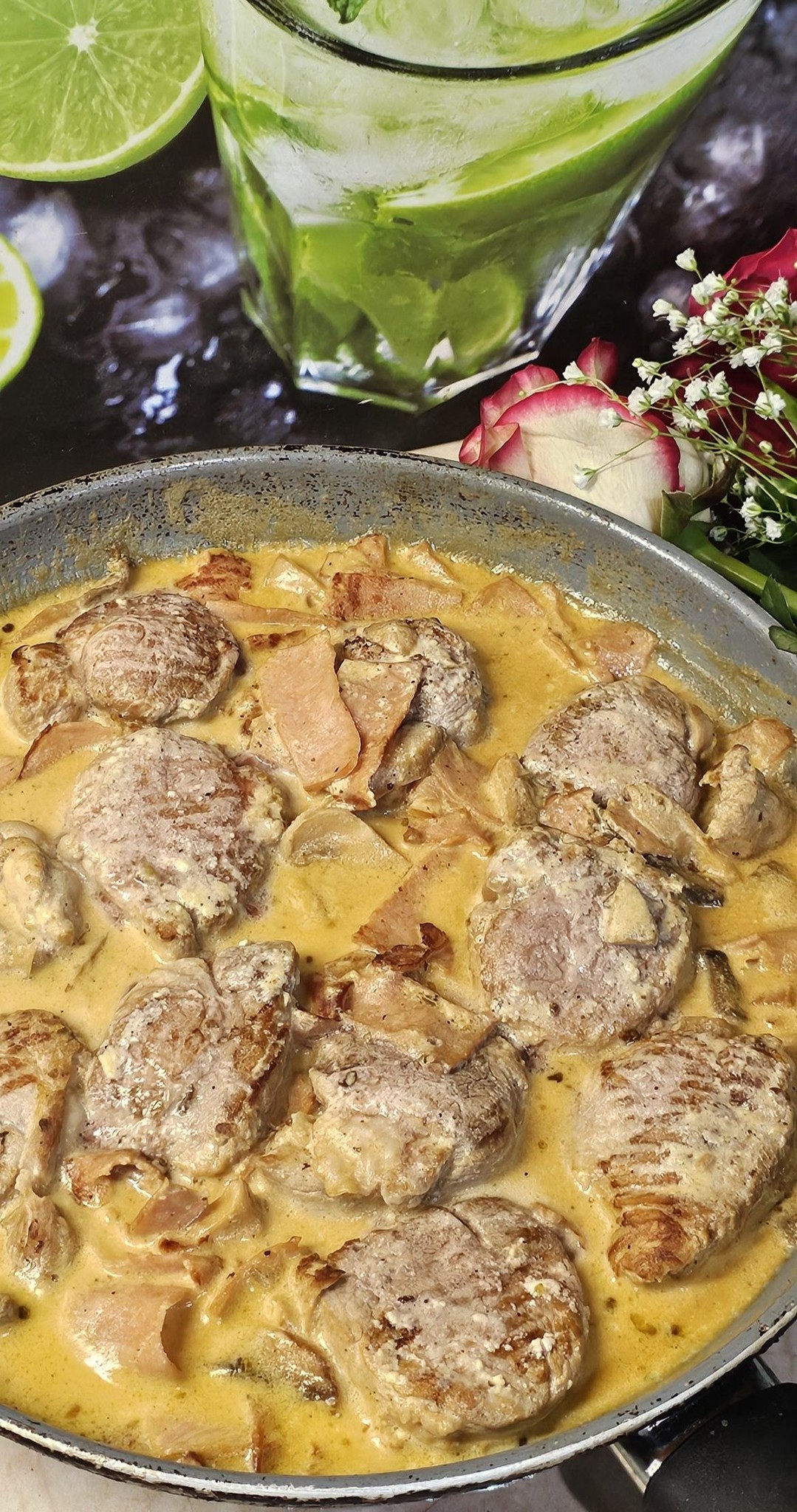 Χοιρινά φιλετάκια με κρέμα γάλακτος και μανιτάρια