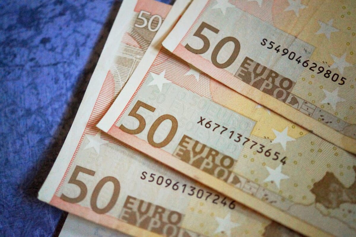Έίναι οριστικό: Η Ευρωπαϊκή Ένωση απαγορεύει τις πληρωμές με μετρητά πάνω από αυτό το ποσό