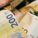 Επίδομα έως 1.000 ευρώ για γονείς: Ποιοι είναι οι δικαιούχοι και ποια τα κριτήρια;