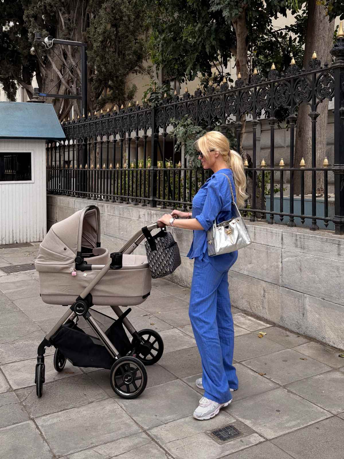 Κατερίνα Καινούργιου: Η πρώτη της βόλτα με τη μικρή της πριγκίπισσα (Φωτογραφίες και βίντεο) 3 Κατερίνα Καινούργιου: Η πρώτη της βόλτα με τη μικρή της πριγκίπισσα( Φωτογραφίες και βίντεο)