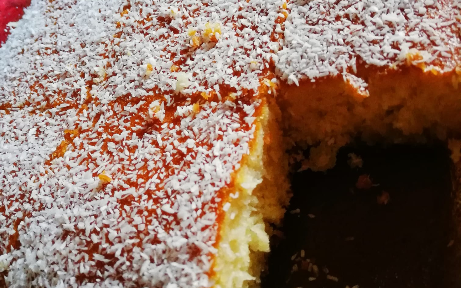 Σιροπιαστό γλυκό στο πυρέξ με ινδοκάρυδο