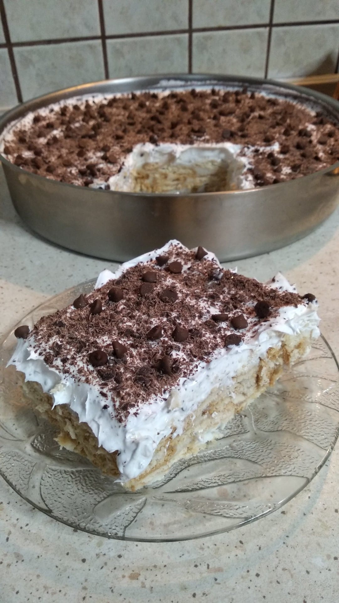 Τούρτα μπισκότων με αφράτη σαντιγί