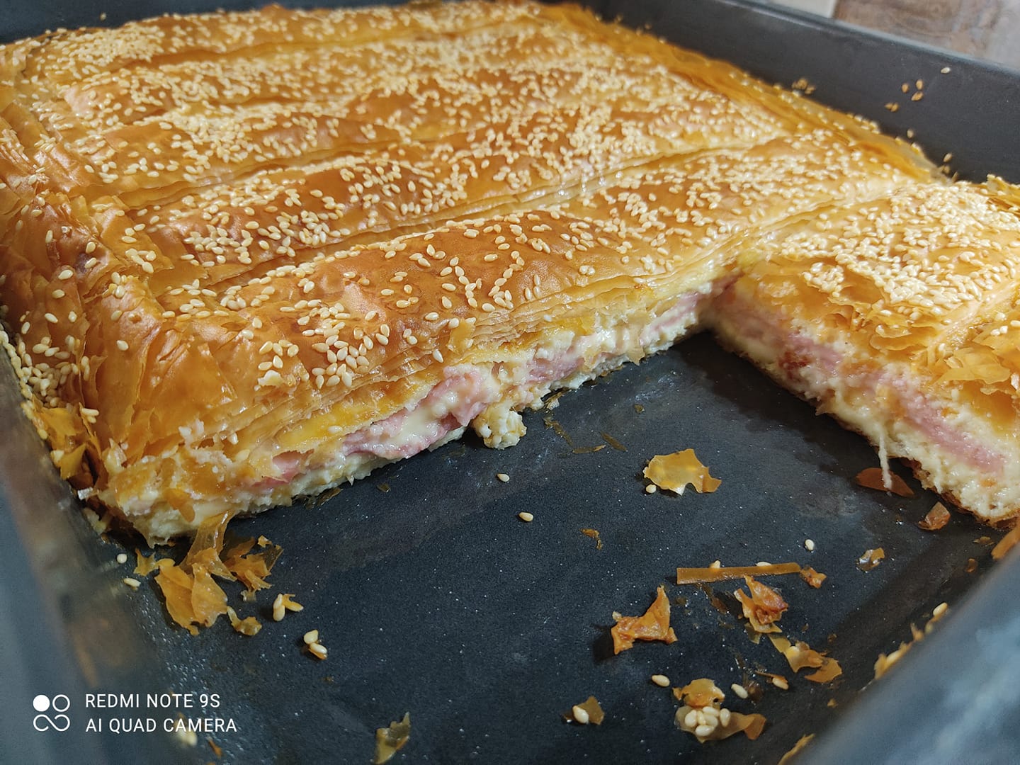 Ζαμπονοτυρόπιτα κόλαση με τη συνταγή της γιαγιάς