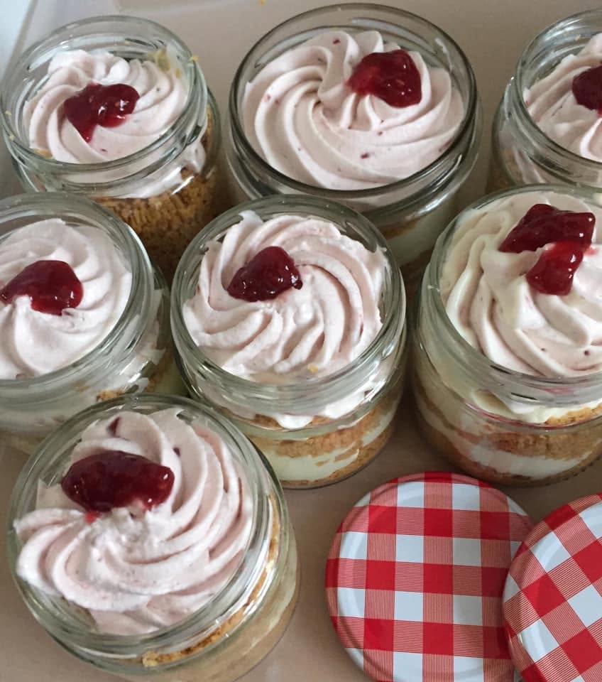 Cheesecake Himbeeren σε βαζάκια