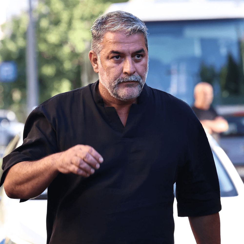 Δύο Μαύρα Πουκάμισα: Ο Μανούσος βάζει φωτιά στο Σήφη και η Κρήτη παγώνει