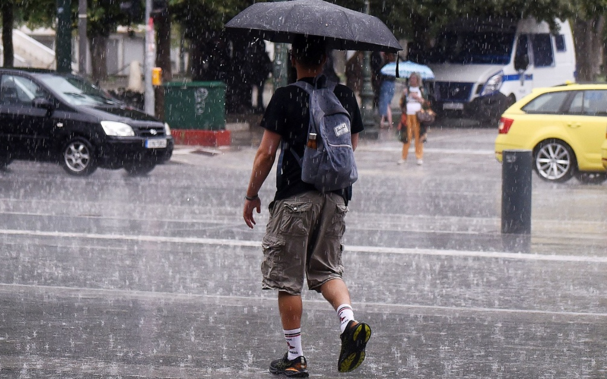 Καιρός Κλέαρχος Μαρουσάκης: Επικίνδυνες οι επόμενες ώρες- Έρχονται μπόρες και χαλαζοπτώσεις