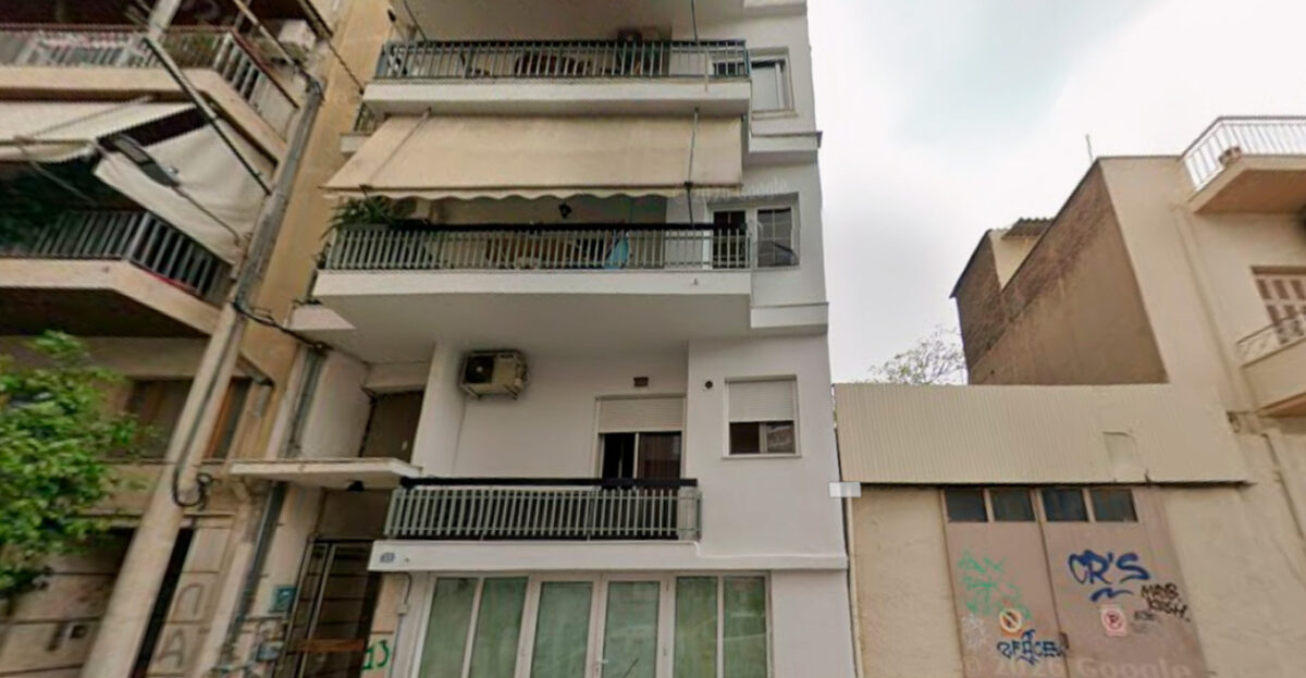 Κατέρρευσε τετραώροφη πολυκατοικία στα Πετράλωνα- Πληροφορίες για εγκλωβισμένους