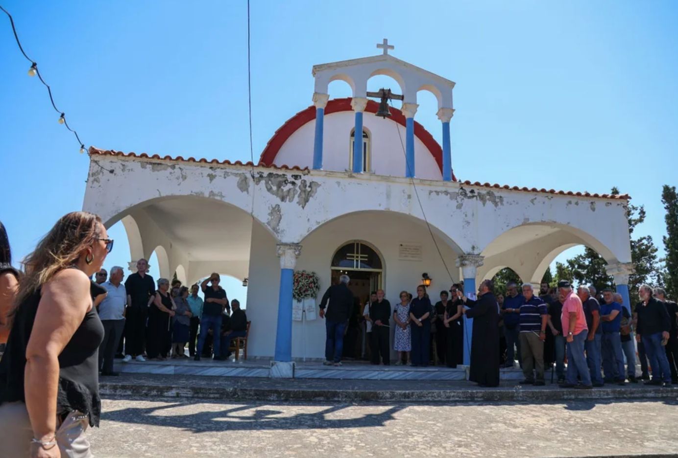 Κηδεία Σταυρούλας Λεβεντάκη: Σπαραγμός στο τελευταίο αντίο- Η οικογένεια της ζητά δικαίωση (Φωτογραφίες