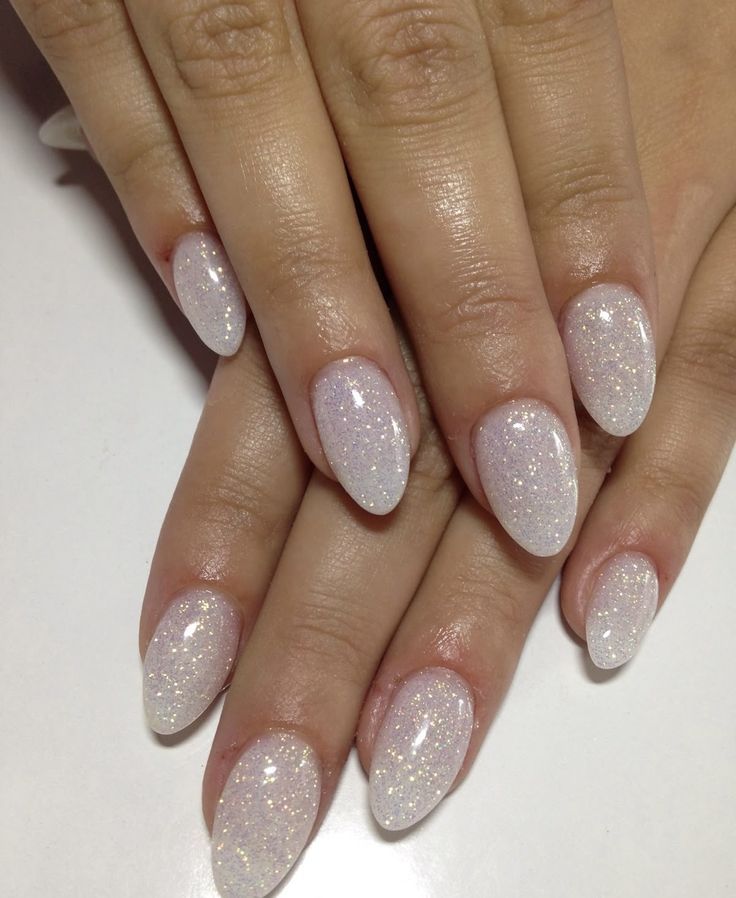 Coconut Latte Nails: Το νέο χρώμα στο μανικιούρ που έγινε το απόλυτο καλοκαιρινό trend- Ιδέες να το υιοθετήσεις