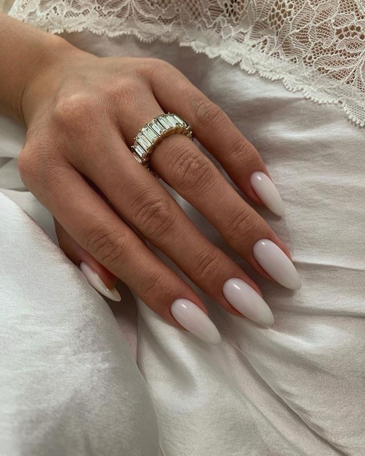 Coconut Latte Nails: Το νέο χρώμα στο μανικιούρ που έγινε το απόλυτο καλοκαιρινό trend- Ιδέες να το υιοθετήσεις
