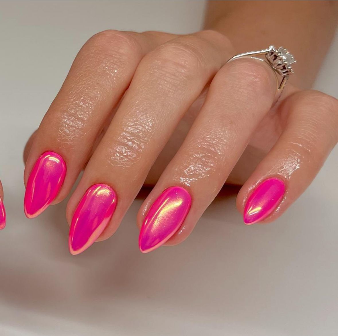 Jelly nails: Ιδέες με το πιο λαμπερό μανικιούρ το Καλοκαίρι 2026