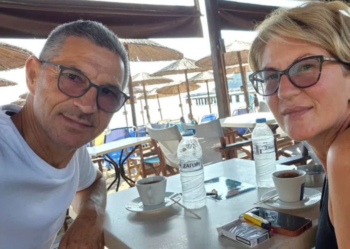 Ryanair: Αυτός είναι ο επιβάτης που κρεμιόταν από το παράθυρο εν ώρα πτήσης και παραλίγο να χάσει τη ζωή του