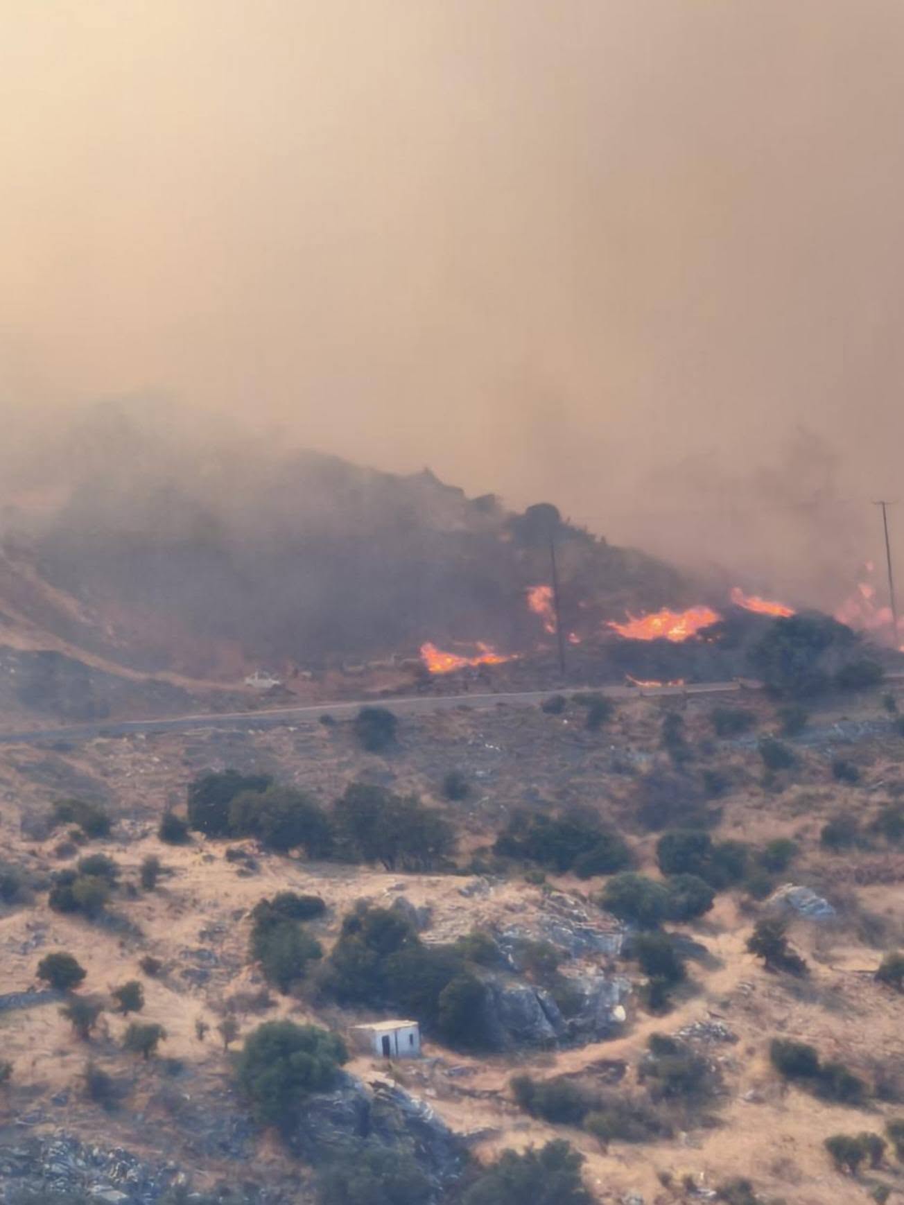 Ανεξέλεγκτη η φωτιά στο Ρέθυμνο: Σχέδιο εκκένωσης και από τη θάλασσα-Πλωτά και ιδιωτικά σκάφη σε ετοιμότητα
