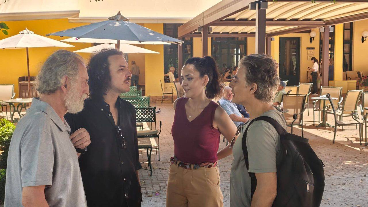 Δύο Μαύρα Πουκάμισα: Ένας όρκος που θα πατηθεί κι ένας έρωτας που είναι καταδικασμένος