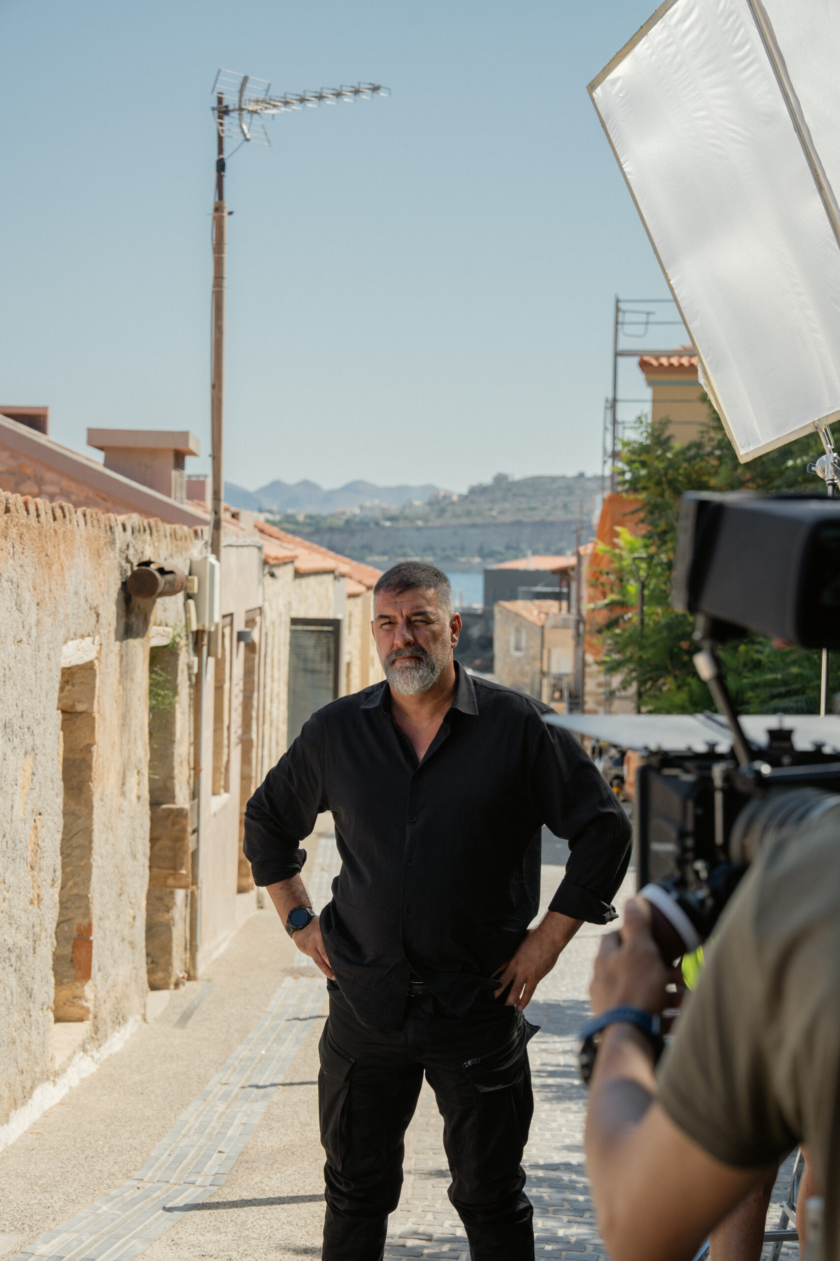 Δυο μαύρα πουκάμισα: Οι φωτογραφίες από τα backstage μαρτυρούν την πλοκή