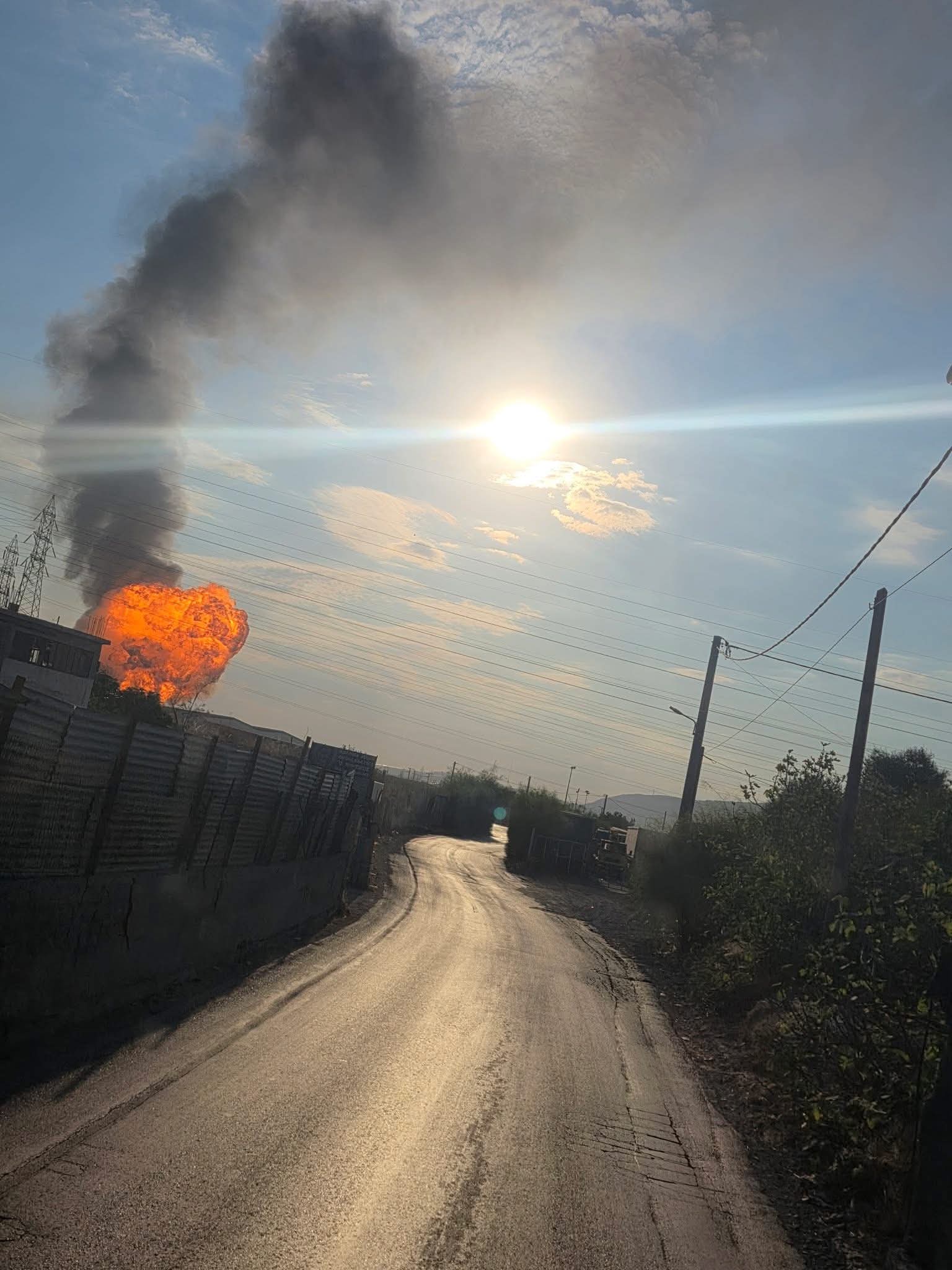 Φωτιά στον Ασπρόπυργο: Συναγερμός για δεξαμενή προπανίου- 6 σοβαρά τραυματίες και πολλές εκρήξεις στον χώρο