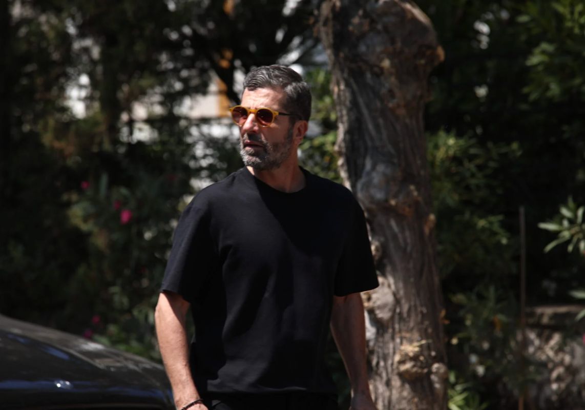 Κηδεία Λορέντζο Καριέρε: Το τελευταίο σπαρακτικό αντίο- Δραματική φιγούρα η γυναίκα του