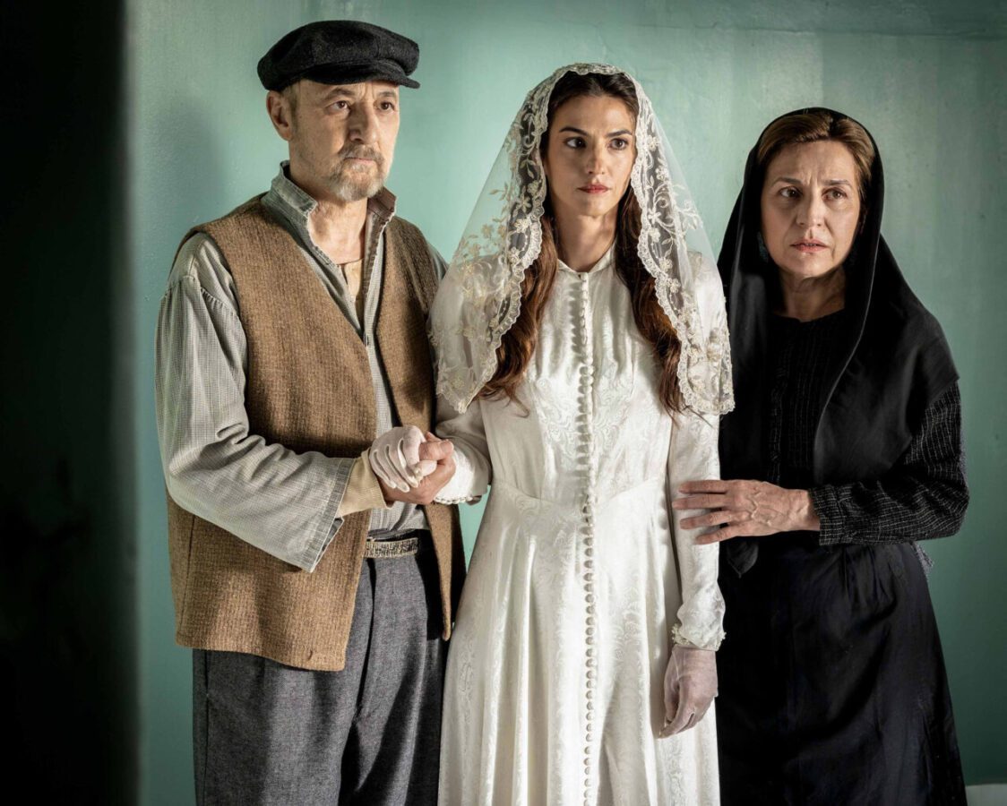Κρίνο και Αγκάθι: Κυκλοφόρησε το νέο trailer- Οι πρώτες φωτογραφίες από τα backstage