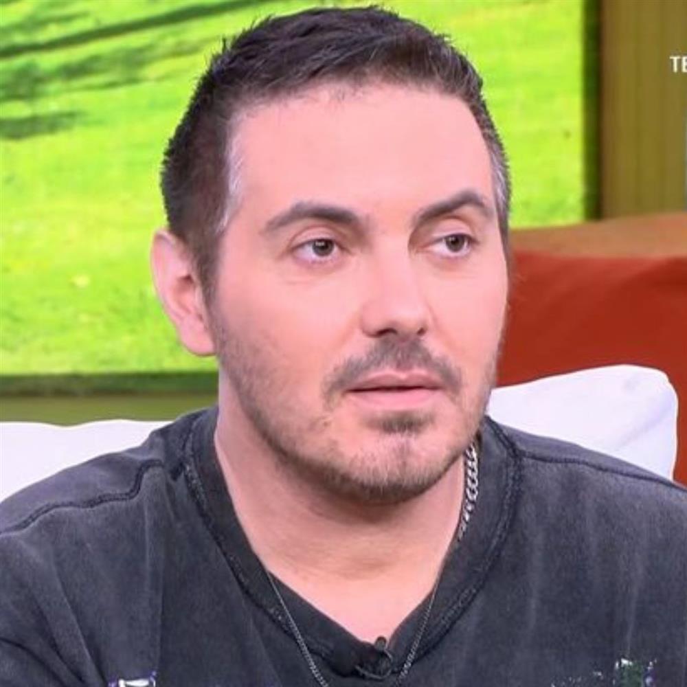 Μιχάλης Χατζηγιάννης: Το πρόβλημα υγείας του τραγουδιστή που προκάλεσε ανησυχία (φωτο)