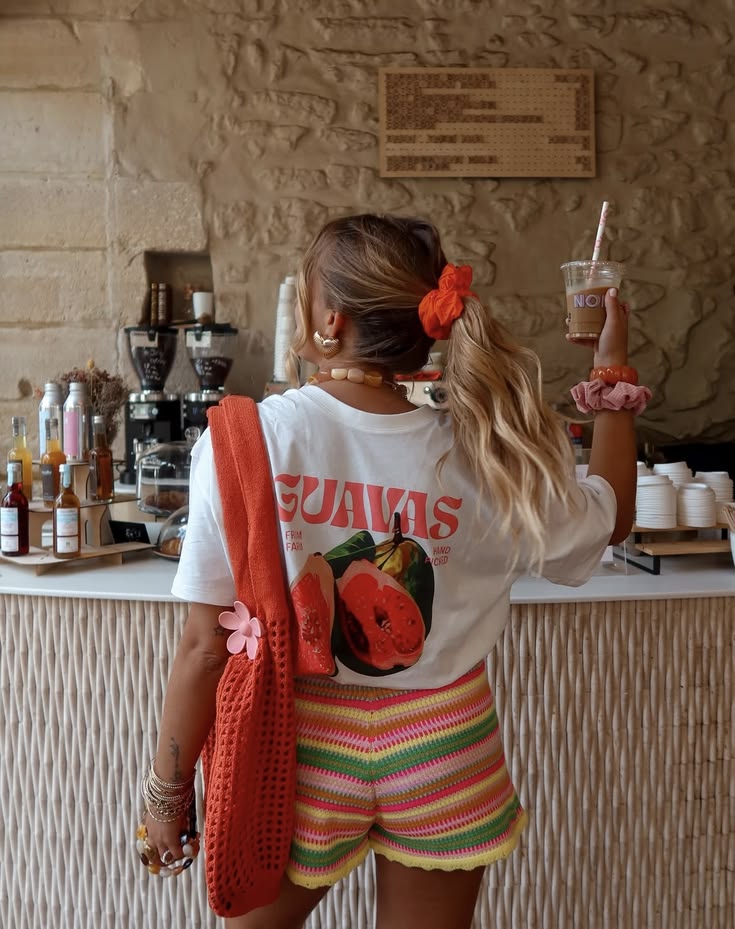 πλεκτό-σορτσάκι-με-t-shirt- πλεκτό-σορτσάκι-με-t-shirt-