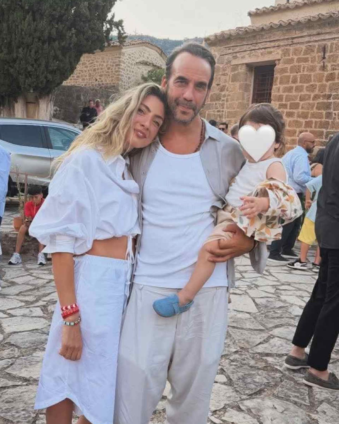 Ο Πέτρος Κουσουλός βάπτισε τον γιο του σε ένα παραμυθένιο κλίμα: Το όνομα που του έδωσαν (Φωτογραφίες και video)