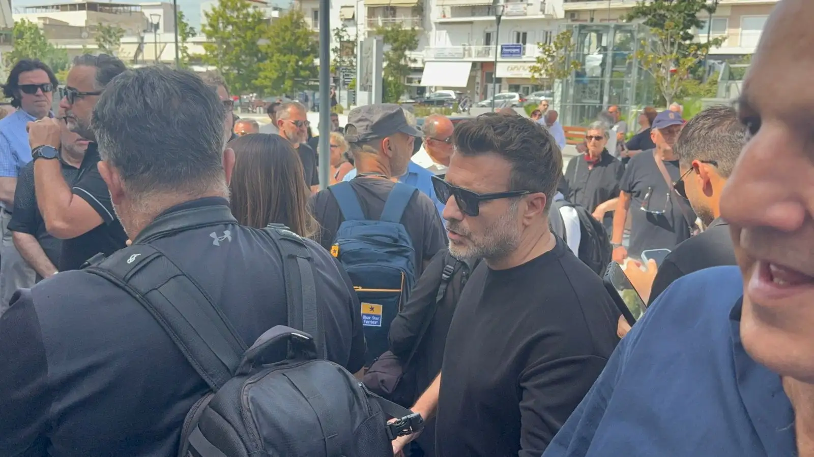 Κηδεία Δημήτρη Κόκοτα : Συντετριμμένη η σύζυγός και η κόρη του στο τελευταίο (Φωτο & video)